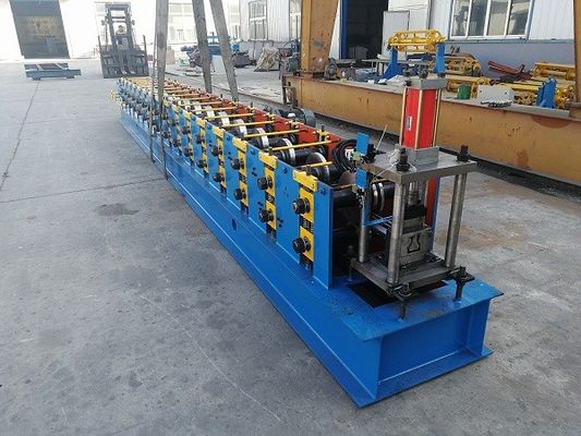 機械25m/min Cr12油圧切断を形作る50Hz貯蔵の棚ロール